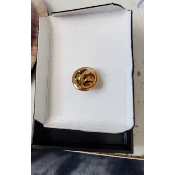 Wine Accordian Corkscrew Gold Plated Tie Tac  Lapel Pin 1 x 1 1/2 Black Velvet C - Picture 2 of 5